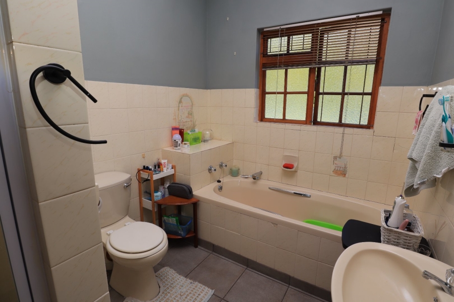 5 Bedroom Property for Sale in Bergsig Western Cape